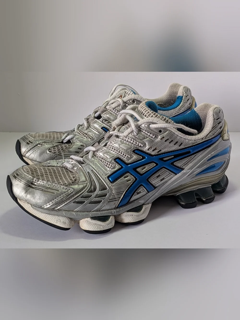 ASICS Gel-Kinsei 2 Women’s Size 8 Running Shoes Silver Blue Cushioned Trainers - Picture 2 of 8